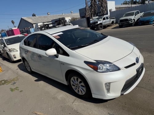 Toyota Prius 2014 plug in ឃ្មុំស៊ីន