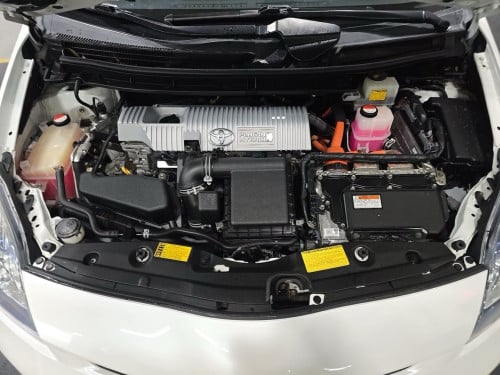 Toyota Prius 2014 plug in ឃ្មុំស៊ីន