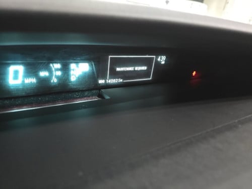 Toyota Prius 2014 plug in ឃ្មុំស៊ីន