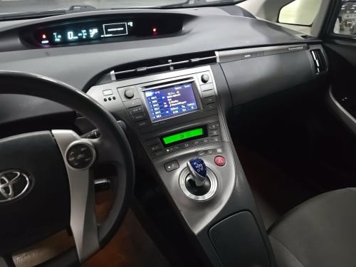 Toyota Prius 2014 plug in ឃ្មុំស៊ីន