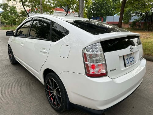 Toyota Prius full option សេរីឆ្នាំ2006 ឡានអត់បុកអត់ច្រេះធានាឡានស្អាតម្ចាស់ដេីមផ្ទាល់ ថ្មី ម៉ាញ៉ែMc