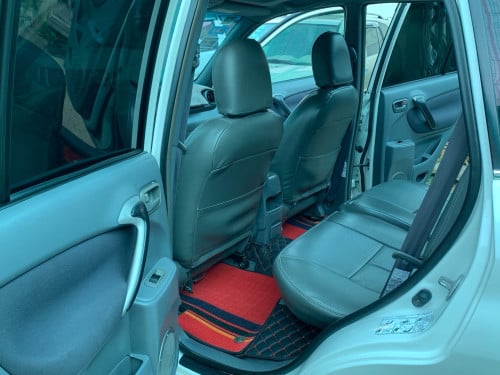 Toyota Rav4L ឆ្នាំ 2002 ប៉ុង1 បេីកតំបូល សកាំម៉ៃ