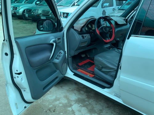 Toyota Rav4L ឆ្នាំ 2002 ប៉ុង1 បេីកតំបូល សកាំម៉ៃ
