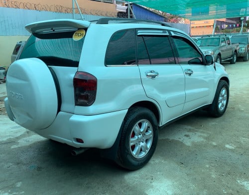 Toyota Rav4L ឆ្នាំ 2002 ប៉ុង1 បេីកតំបូល សកាំម៉ៃ