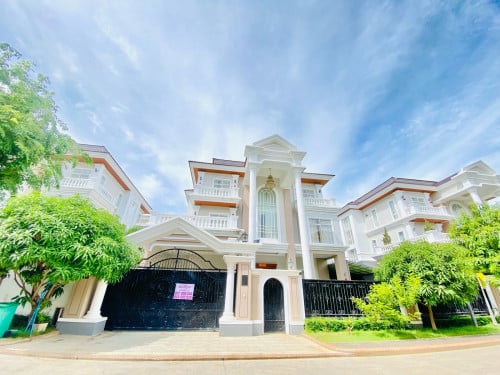 Villa Queen for rent at Peng Houth 60m Somdac Hun Sen Blvd