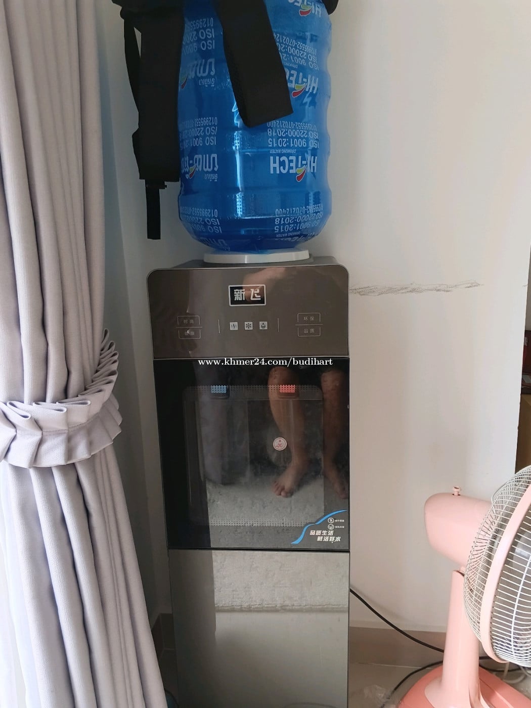 Water dispenser hot and cold