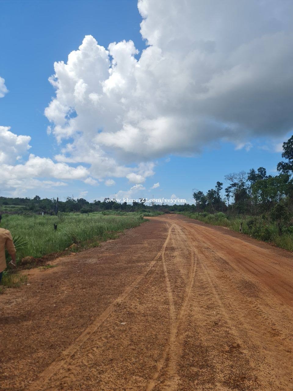 ដីលក់បន្ទាន់!