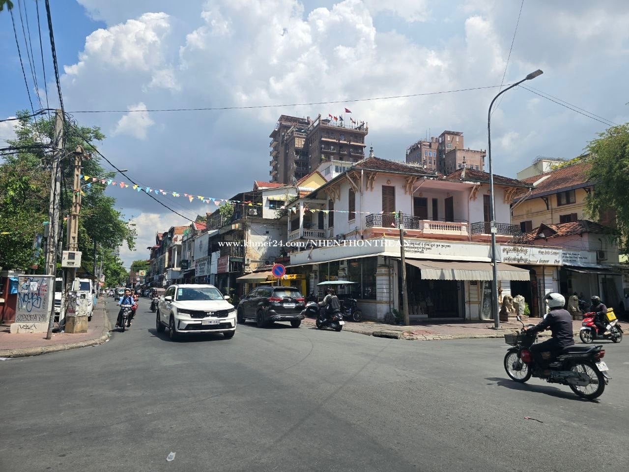 Corner French Style Villa For Rent in Doun Penh