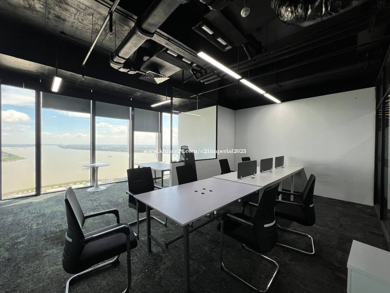 Coworking space for rent at koh pich ការិយាល័យជួល មានតុ កៅអីស្រាប់ នៅកោះពេជ្រ (Of-138)