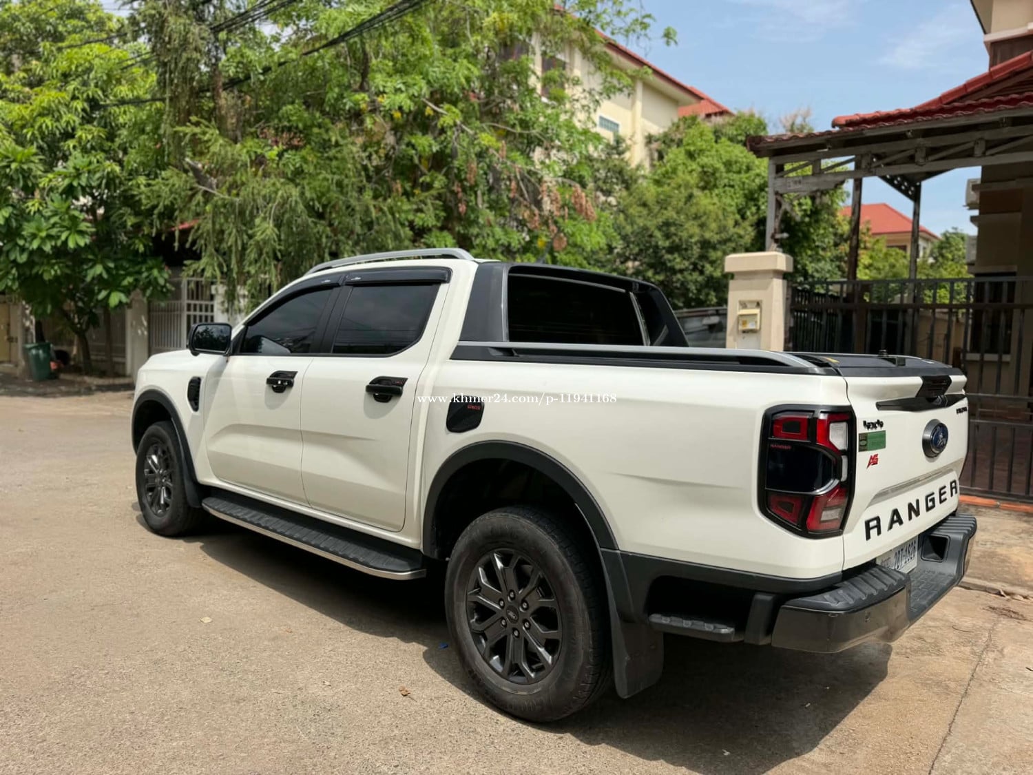 Ford Ranger Wildtrak 023 ហ្សុីនមួយជុំគីឡូតិច