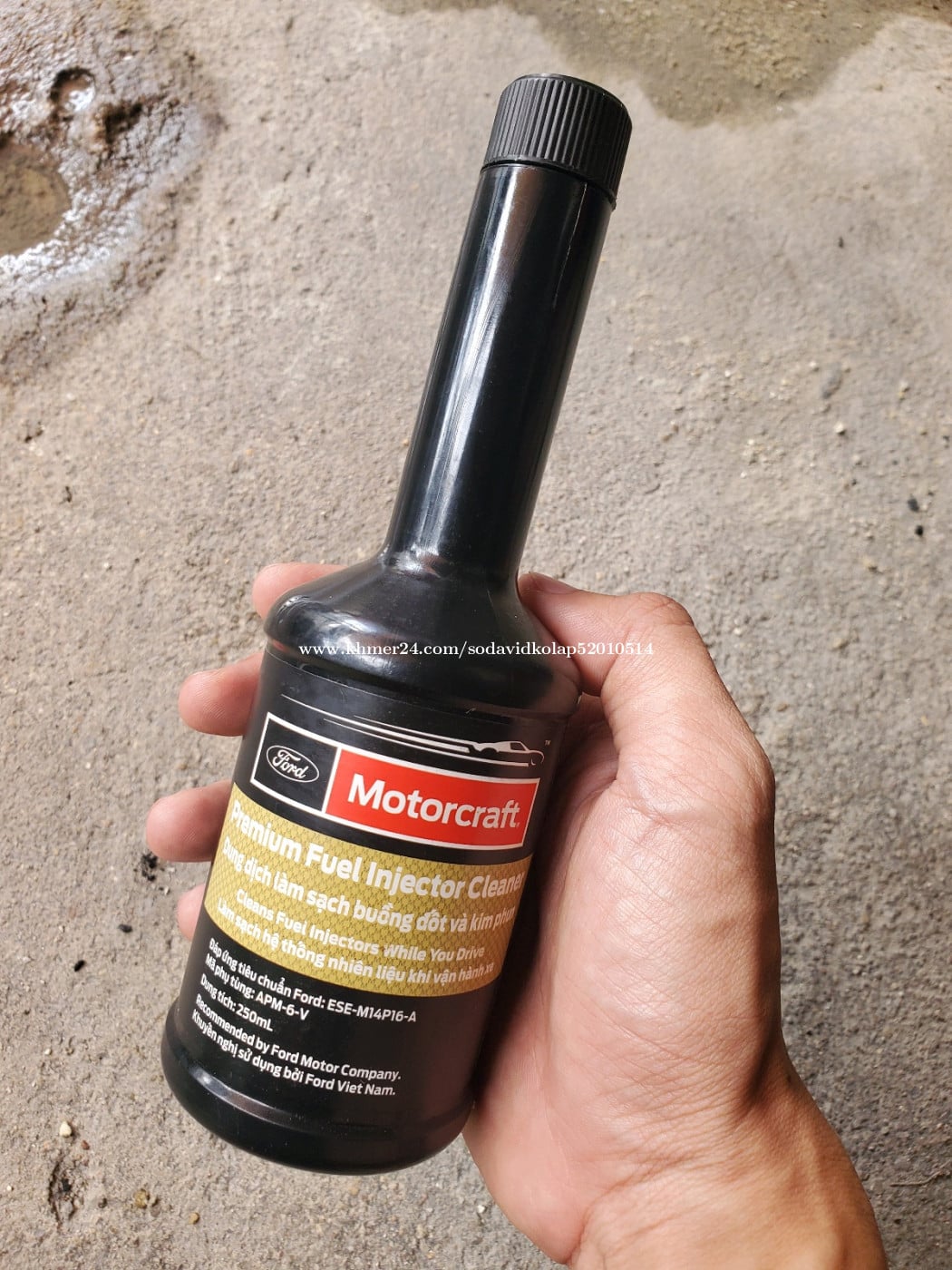 Fuel injector cleaner