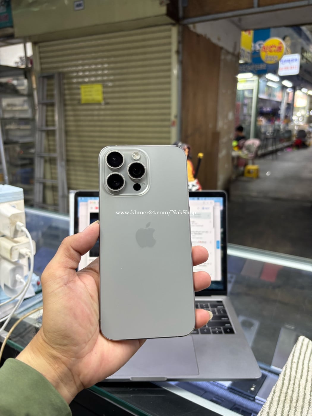 Iphone15pro max 1Tb ZA sim2 បែកថាច់ឆ្នូតជាំប្រើបាន