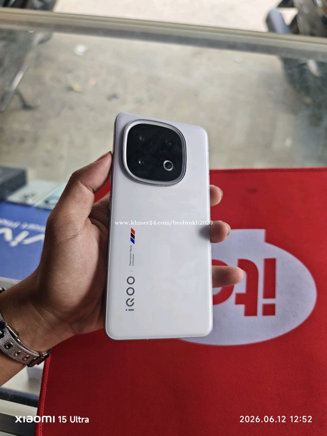 Iqoo 13 China 256gb 12+12g ម៉ាស៊ីនស្អាតសំណុំស៊ីនមួយទឹកក្រៅស្រុក