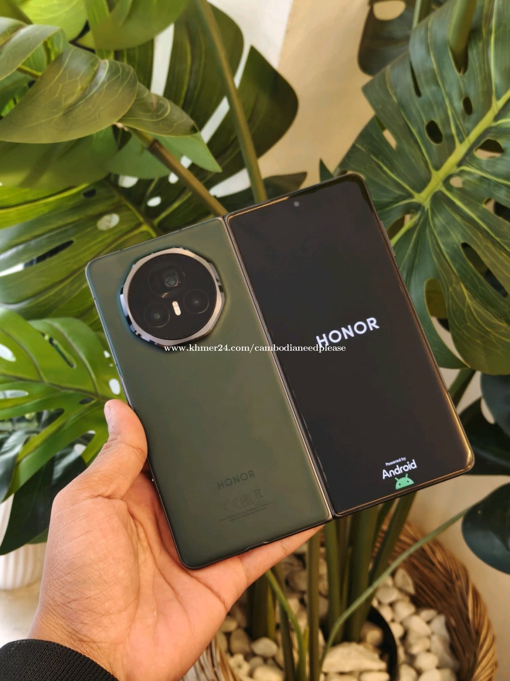Magic V3 Global Version 512G ( អេក្រង់ក្នុងដូចក្នុងរូប ខាងក្រៅប្រេីម៉ាអែម )