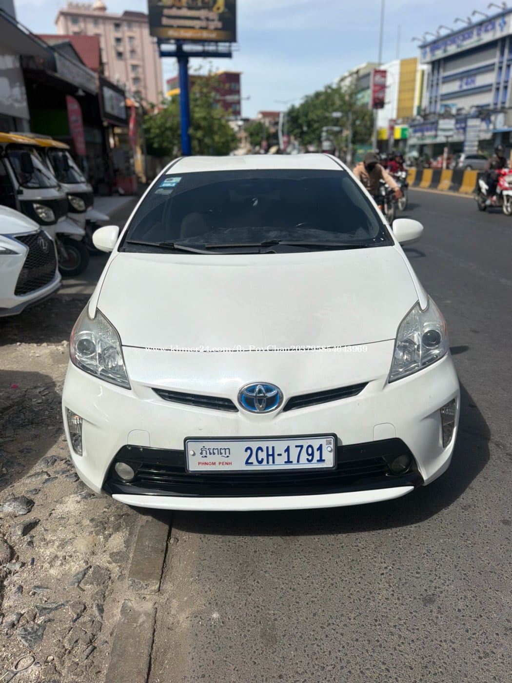 Prius 2012 Option 3 ឡានម្ចាស់ដើម ទើបកាត់បាន ឡានមូល Autocheck កប់ 10មុឺនmiles សុីន