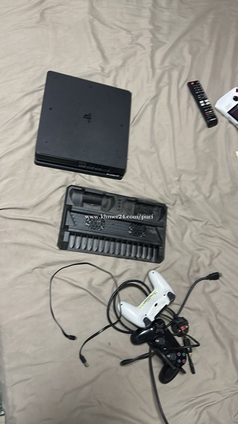 PS4 Slim 2TB JB Full game + fan stander with charger controller