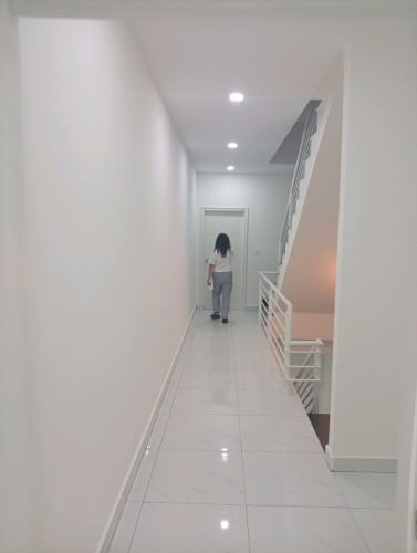 ផ្ទះអាជីវកម្ម លើផ្លូវធំ