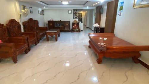 ផ្ទះលក់បន្ទាន់តម្លៃល្អខ្លាំងជាប់នឹងប៉េងហួតជ្រោយចង្វា