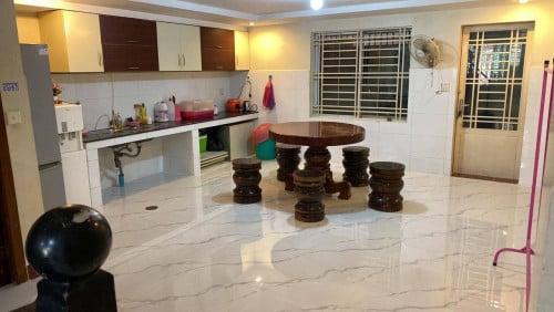ផ្ទះលក់បន្ទាន់តម្លៃល្អខ្លាំងជាប់នឹងប៉េងហួតជ្រោយចង្វា