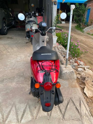 ម៉ូតូលក់ធូរៗថ្មីប៊ិច