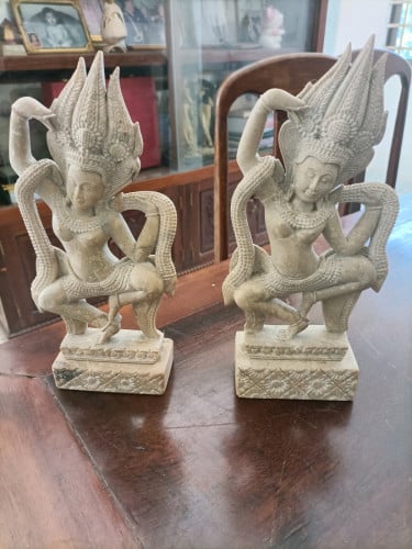 រូបអប្សរា ធ្វើពីថ្មកែវ