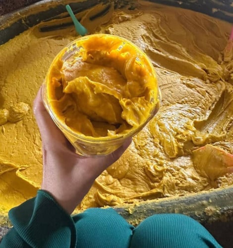 ថ្មី