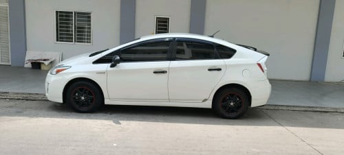រថយន្តសម្រាប់ជួលទាំងតៃកុងនិងឡានតម្លៃចរចាគ្នា។