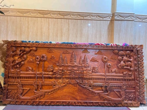 គ្រឿងឈើបេងប្រណិត មាន៣ផ្ទាំង មានរូបដឹកស្បៀងតូច រូបអង្គវត្ត នឹងរូប ធំជាងគេ រូបដឹក ស្បៀងធំ