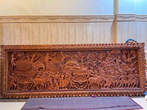 គ្រឿងឈើបេងប្រណិត មាន៣ផ្ទាំង មានរូបដឹកស្បៀងតូច រូបអង្គវត្ត នឹងរូប ធំជាងគេ រូបដឹក ស្បៀងធំ