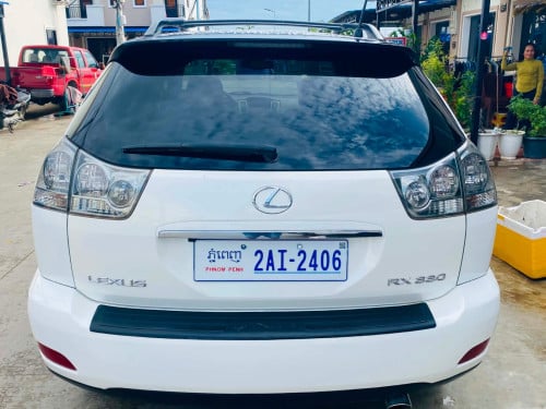 ឡានថ្មីមិនប៉ះមិនបុកធានាជូនទឹកថ្នាំស្រុីនជិតមួយជុំបងប្អូន