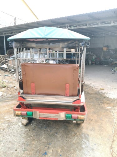 កង់បីខ្មែរលក់ម៉ូតូអាសង់មានកាតគ្រី
