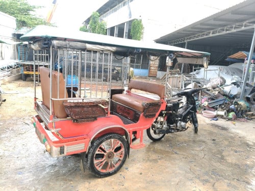 កង់បីខ្មែរលក់ម៉ូតូអាសង់មានកាតគ្រី