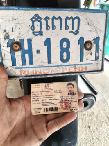 កង់បីខ្មែរលក់ម៉ូតូអាសង់មានកាតគ្រី