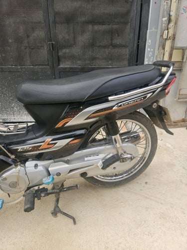 លក់ម៉ូតូជិះផ្ទាល់បងៗប្រញាប់លុយ នៅថ្មីណាស់ម៉ាសុីនសានុំសុីន
