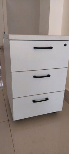 ទូក្បាលគ្រែ សភាពនៅស្អាត