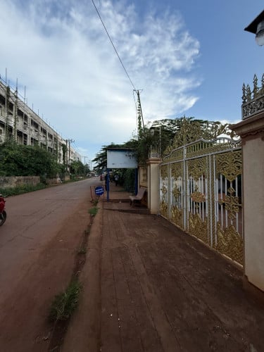 ដីលក់ ឬ ជួល 20x90m