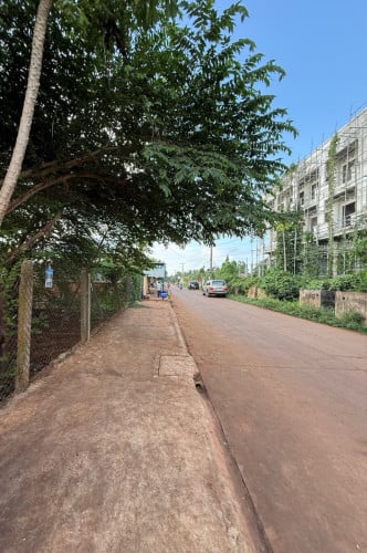 ដីលក់ ឬ ជួល 20x90m
