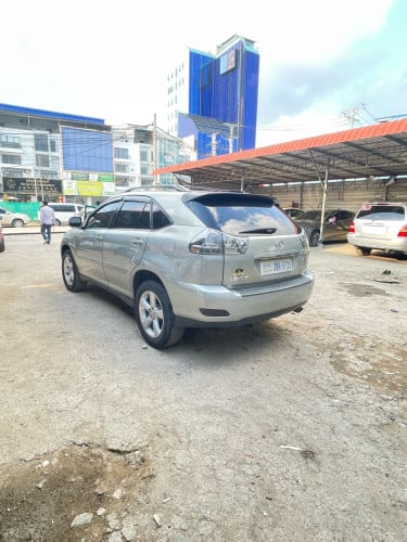 ឡានលក់330 bed option 05 pong2 ឡានថ្មីអត់បុកអត់ច្រេះ100% ទឹកថ្នាំស្រីន95%មហាថ្មី លេង