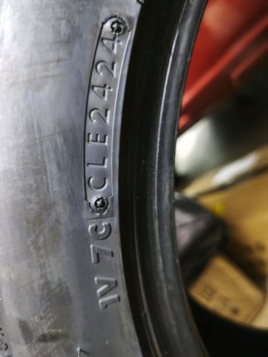 សំបកកង់ឡាន Bridgestone R18 55R/235 y2424
