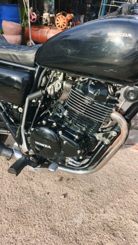 ហ៊ុងដាCB400ssឆ្នាំ07កាត់ពីរម្ចាស់ដើមស្អាតណាស់1450$ តេឡេក្រាម0887803000