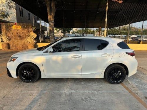 ឡានលក់CT200h 2012 full premium ឡានស្អាត