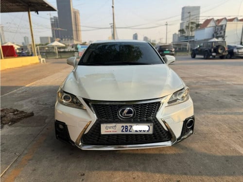 ឡានលក់CT200h 2012 full premium ឡានស្អាត
