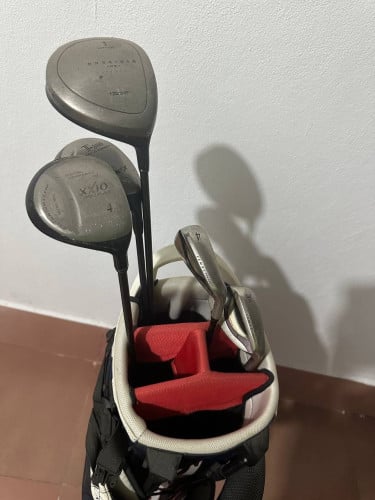 ចង់លក់ប្រដាប់វ៉ៃGolfមួយឈុតមានរូចក្នុងរូប កាបូបមួយនឹងជើងទប់កាបូប នឹង ផ្លែវ៉ៃតូចធំ5ដើម