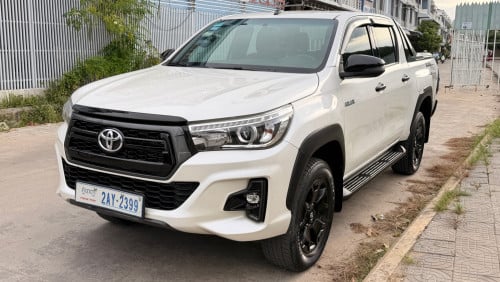 ទើបកាត់បានក្តៅៗ Hilux Rally 019 4X4 ហ្សុីន១ជុំ