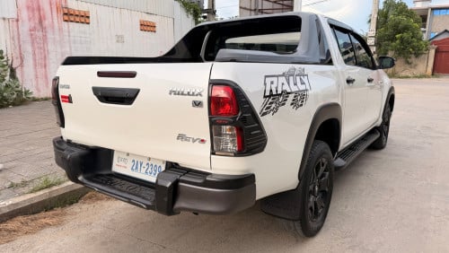 ទើបកាត់បានក្តៅៗ Hilux Rally 019 4X4 ហ្សុីន១ជុំ