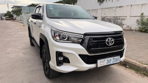 ទើបកាត់បានក្តៅៗ Hilux Rally 019 4X4 ហ្សុីន១ជុំ