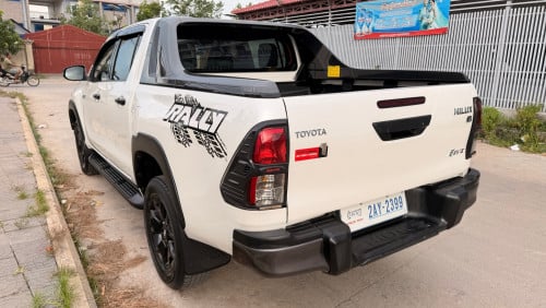 ទើបកាត់បានក្តៅៗ Hilux Rally 019 4X4 ហ្សុីន១ជុំ