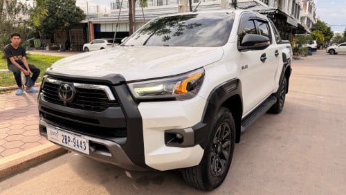 ទើបកាត់បានក្តៅៗ Hilux Rally 022  4X4 ហ្សុីន១ជុំ