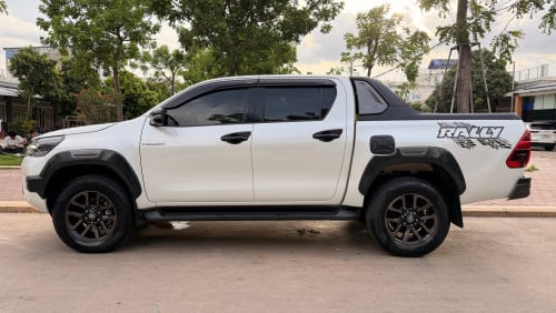 ទើបកាត់បានក្តៅៗ Hilux Rally 022  4X4 ហ្សុីន១ជុំ