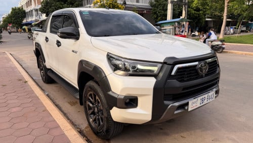 ទើបកាត់បានក្តៅៗ Hilux Rally 022  4X4 ហ្សុីន១ជុំ